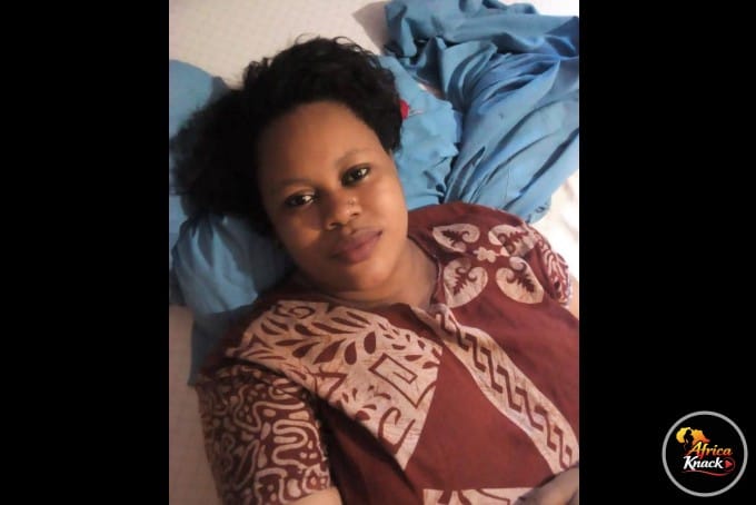 Sugar Mummy Spreading Her Pussy on Camera