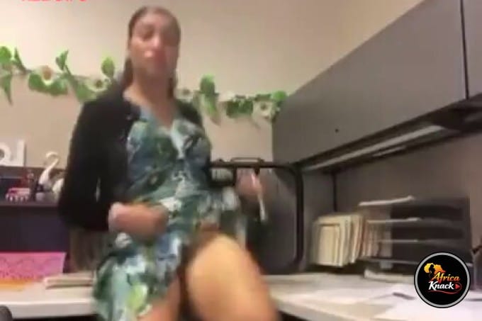 Secretary off Pants and Shows Her Goodies
