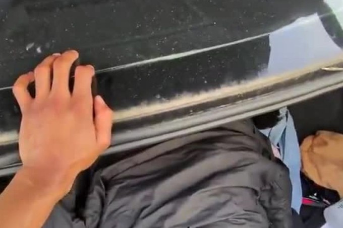 A Teenage Girl Get Fucked Under the Hood of a Car